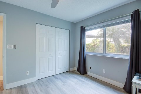 Condo in Lake Worth, Florida, 3 bedrooms  № 2085975 - photo 19