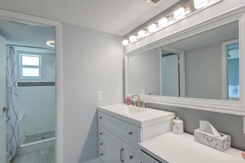 Condo in Lake Worth, Florida, 3 bedrooms  № 2085975 - photo 13
