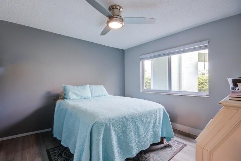 Condo in Lake Worth, Florida, 3 bedrooms  № 2085975 - photo 16