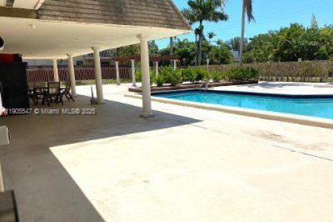 Condo in Miami, Florida, 1 bedroom  № 1956815 - photo 21