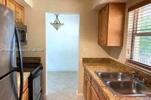 Condo in Miami, Florida, 1 bedroom  № 1956815 - photo 5