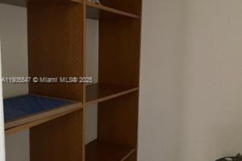 Condo in Miami, Florida, 1 bedroom  № 1956815 - photo 17