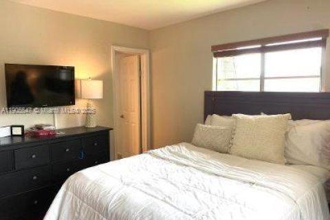 Condo in Miami, Florida, 1 bedroom  № 1956815 - photo 13