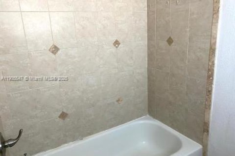 Condo in Miami, Florida, 1 bedroom  № 1956815 - photo 19