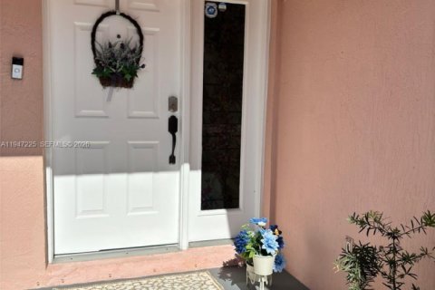 Copropriété à vendre à Miami, Floride: 3 chambres, 126.35 m2 № 2003491 - photo 1