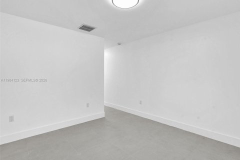 Immobilier commercial à vendre à Miami, Floride № 2032186 - photo 11
