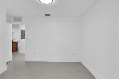 Immobilier commercial à vendre à Miami, Floride № 2032186 - photo 18