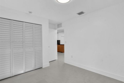 Immobilier commercial à vendre à Miami, Floride № 2032186 - photo 17