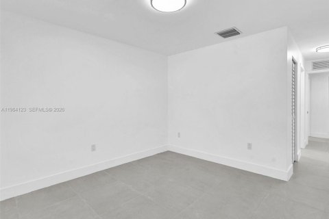 Immobilier commercial à vendre à Miami, Floride № 2032186 - photo 13