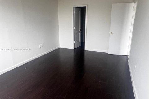 Copropriété à vendre à Miami, Floride: 1 chambre, 76.74 m2 № 2036786 - photo 7