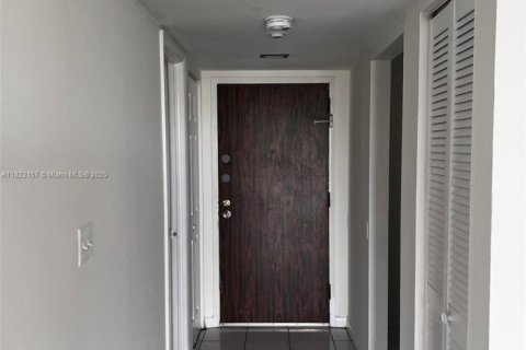 Copropriété à vendre à Miami, Floride: 1 chambre, 76.74 m2 № 2036786 - photo 4