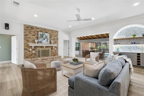 House in Sarasota, Florida 3 bedrooms, 305.83 sq.m. № 2199555 - photo 5