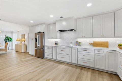 House in Sarasota, Florida 3 bedrooms, 305.83 sq.m. № 2199555 - photo 12
