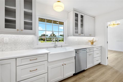 House in Sarasota, Florida 3 bedrooms, 305.83 sq.m. № 2199555 - photo 14