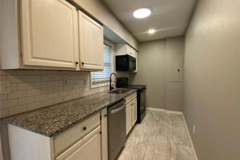 Villa ou maison à vendre à Zephyrhills, Floride: 2 chambres, 98.85 m2 № 2231788 - photo 11