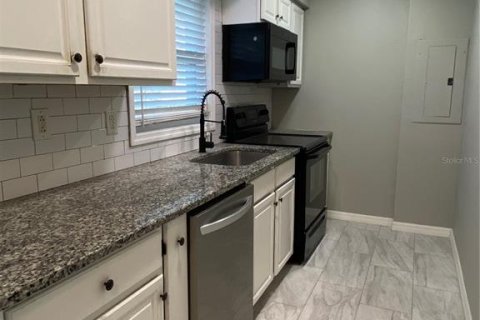 Villa ou maison à vendre à Zephyrhills, Floride: 2 chambres, 98.85 m2 № 2231788 - photo 12