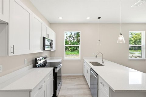 Casa en venta en Eustis, Florida, 3 dormitorios, 122.35 m2 № 2234644 - foto 14
