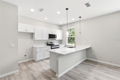 Casa en venta en Eustis, Florida, 3 dormitorios, 122.35 m2 № 2234644 - foto 11