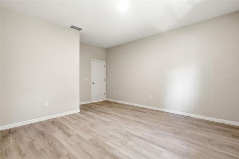 Casa en venta en Eustis, Florida, 3 dormitorios, 122.35 m2 № 2234644 - foto 18