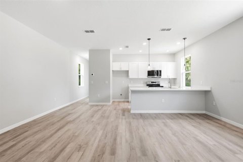 Casa en venta en Eustis, Florida, 3 dormitorios, 122.35 m2 № 2234644 - foto 9
