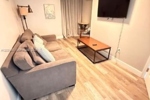 Casa en alquiler en Wilton Manors, Florida, 1 dormitorio № 2085895 - foto 7