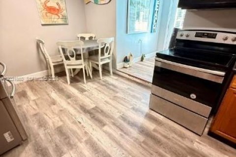 Casa en alquiler en Wilton Manors, Florida, 1 dormitorio № 2085895 - foto 5