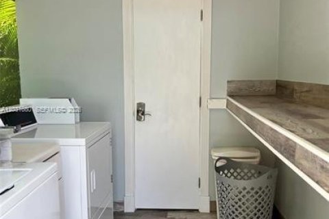 Casa en alquiler en Wilton Manors, Florida, 1 dormitorio № 2085895 - foto 9