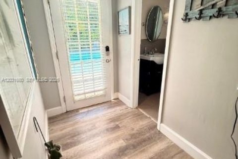 Casa en alquiler en Wilton Manors, Florida, 1 dormitorio № 2085895 - foto 8
