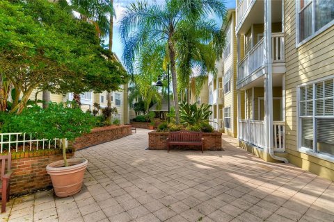 Condo in Tampa, Florida, 1 bedroom  № 1767109 - photo 4