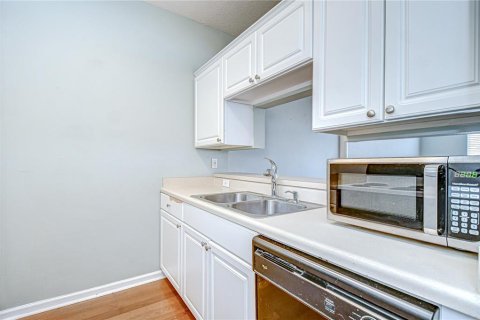 Condo in Tampa, Florida, 1 bedroom  № 1767109 - photo 20