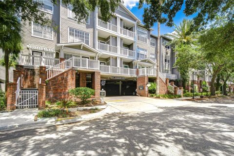 Condo in Tampa, Florida, 1 bedroom  № 1767109 - photo 13