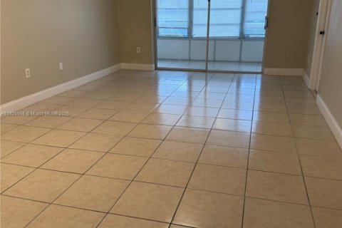 Condo in Sunrise, Florida, 2 bedrooms  № 1794412 - photo 2