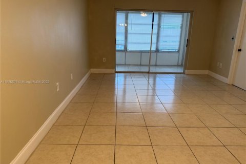 Condo in Sunrise, Florida, 2 bedrooms  № 1794412 - photo 1