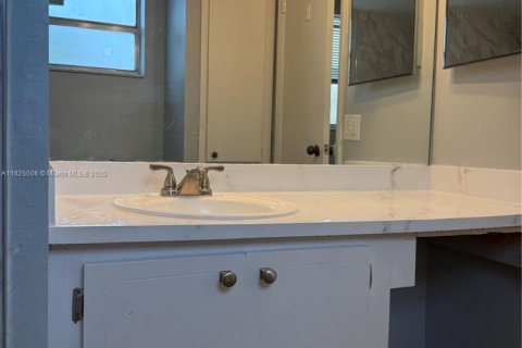 Condo in Sunrise, Florida, 2 bedrooms  № 1794412 - photo 18