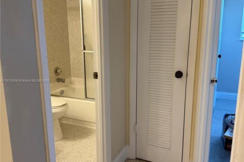 Condo in Sunrise, Florida, 2 bedrooms  № 1794412 - photo 14