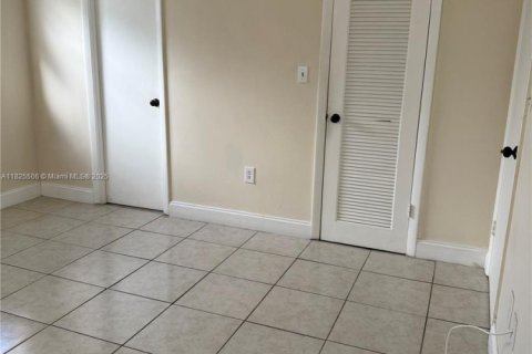 Condo in Sunrise, Florida, 2 bedrooms  № 1794412 - photo 5