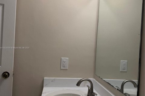 Condo in Sunrise, Florida, 2 bedrooms  № 1794412 - photo 17