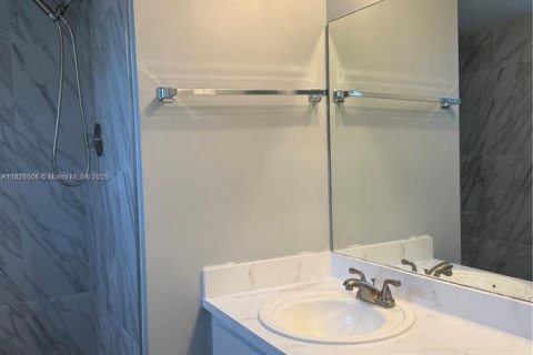 Condo in Sunrise, Florida, 2 bedrooms  № 1794412 - photo 12