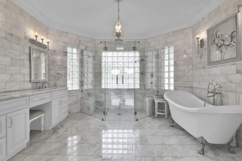Casa en venta en Boca Raton, Florida, 5 dormitorios, 329.8 m2 № 1946018 - foto 16