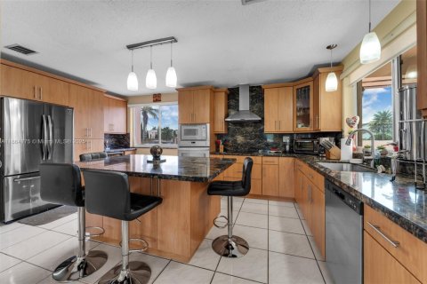 House in Miami, Florida 5 bedrooms, 319.68 sq.m. № 1893171 - photo 7