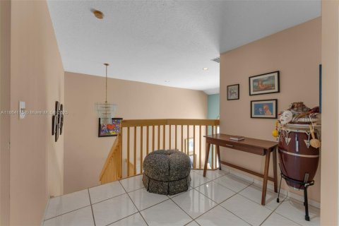 House in Miami, Florida 5 bedrooms, 319.68 sq.m. № 1893171 - photo 20