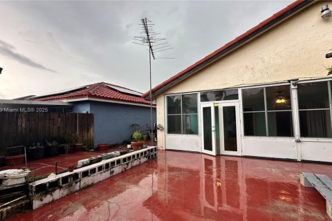 Casa en alquiler en Miami, Florida, 3 dormitorios, 186.73 m2 № 1931948 - foto 27