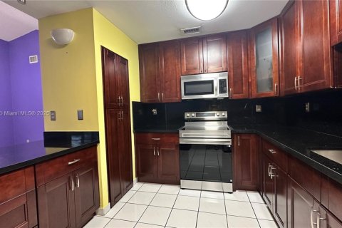Casa en alquiler en Miami, Florida, 3 dormitorios, 186.73 m2 № 1931948 - foto 7