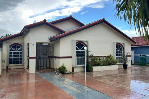 Casa en alquiler en Miami, Florida, 3 dormitorios, 186.73 m2 № 1931948 - foto 2