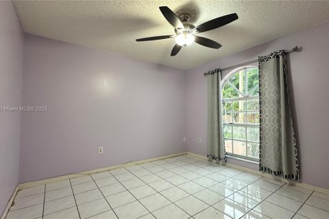 Casa en alquiler en Miami, Florida, 3 dormitorios, 186.73 m2 № 1931948 - foto 21