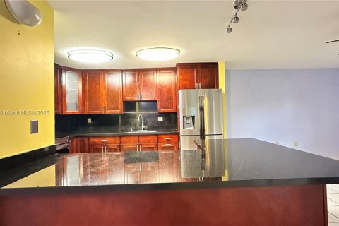 Casa en alquiler en Miami, Florida, 3 dormitorios, 186.73 m2 № 1931948 - foto 11