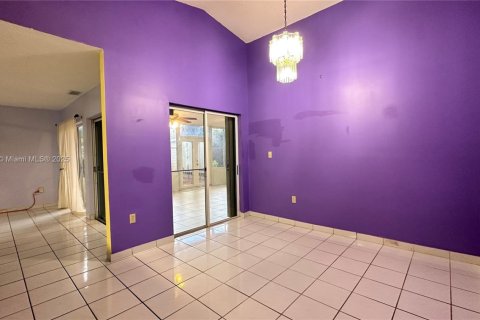 Casa en alquiler en Miami, Florida, 3 dormitorios, 186.73 m2 № 1931948 - foto 23