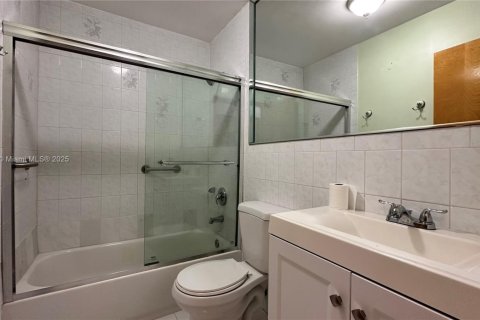 Casa en alquiler en Miami, Florida, 3 dormitorios, 186.73 m2 № 1931948 - foto 22