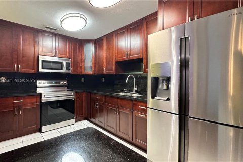 Casa en alquiler en Miami, Florida, 3 dormitorios, 186.73 m2 № 1931948 - foto 8