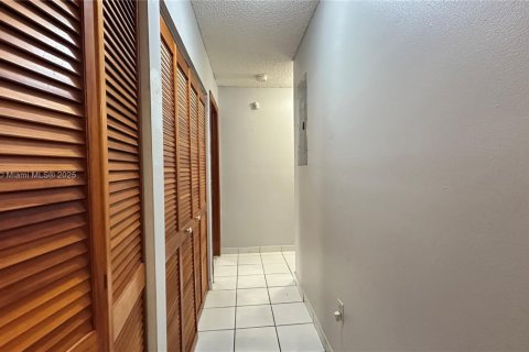 Casa en alquiler en Miami, Florida, 3 dormitorios, 186.73 m2 № 1931948 - foto 16